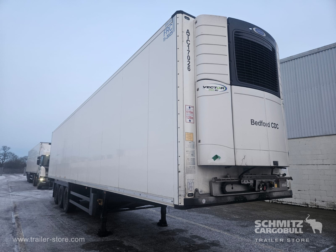 SCHMITZ Reefer Multitemp - Félpótkocsi hőszigetelt: 1 kép. SCHMITZ Reefer Multitemp - Félpótkocsi hőszigetelt: 1 kép.