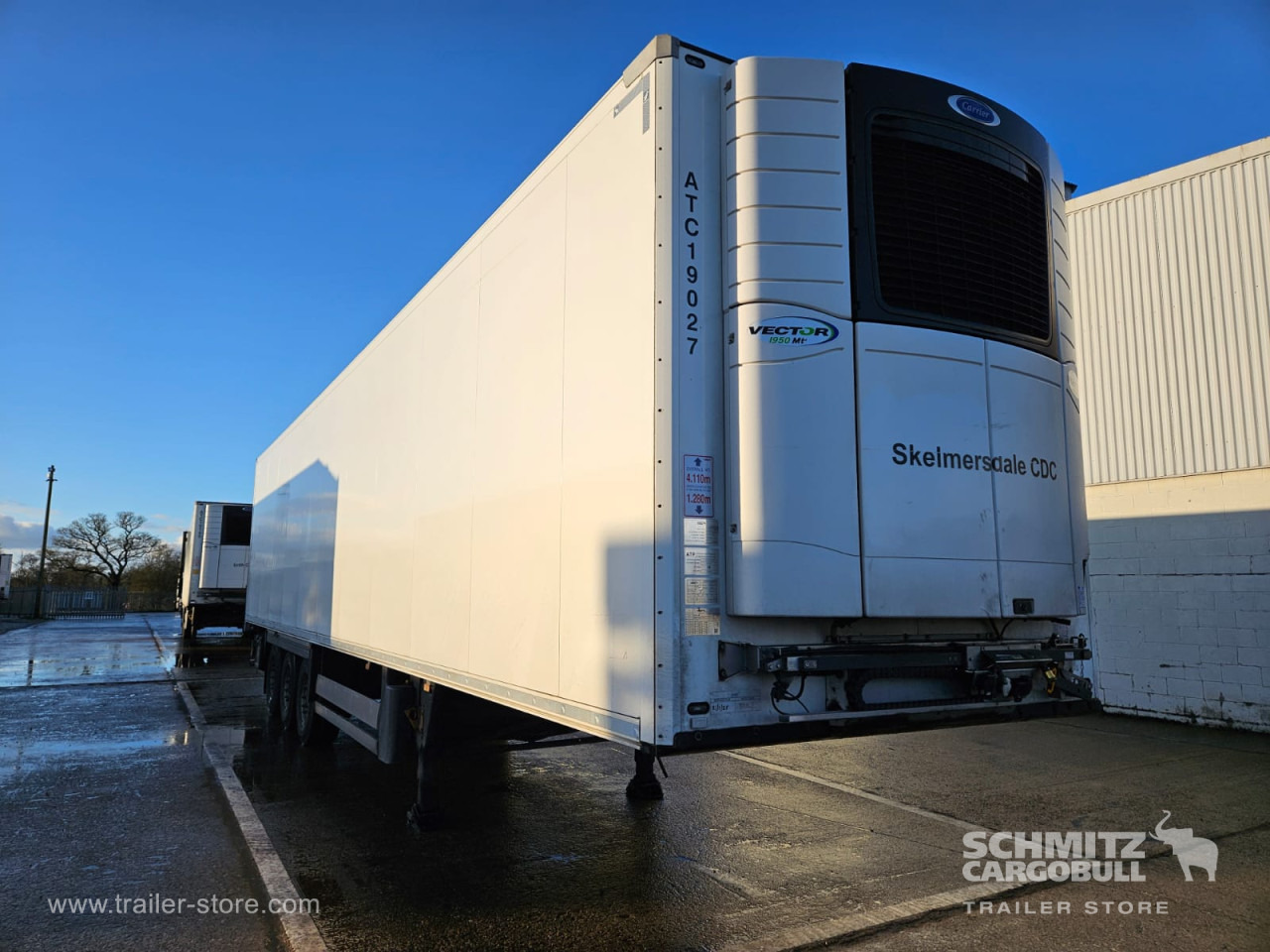 SCHMITZ Reefer Multitemp - Félpótkocsi hőszigetelt: 1 kép. SCHMITZ Reefer Multitemp - Félpótkocsi hőszigetelt: 1 kép.