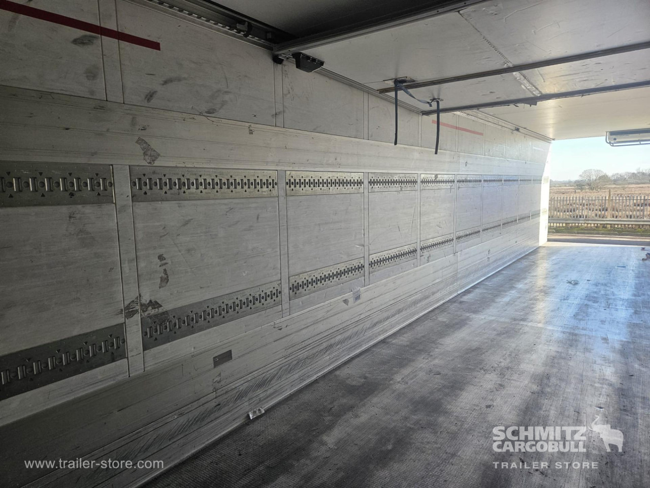 SCHMITZ Reefer Multitemp - Félpótkocsi hőszigetelt: 3 kép. SCHMITZ Reefer Multitemp - Félpótkocsi hőszigetelt: 3 kép.
