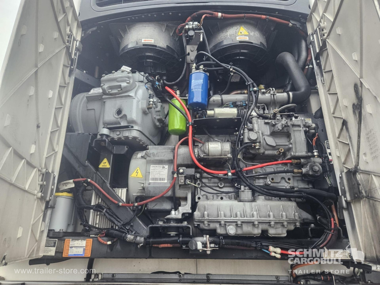 SCHMITZ Reefer Multitemp Taillift - Félpótkocsi hőszigetelt: 2 kép. SCHMITZ Reefer Multitemp Taillift - Félpótkocsi hőszigetelt: 2 kép.