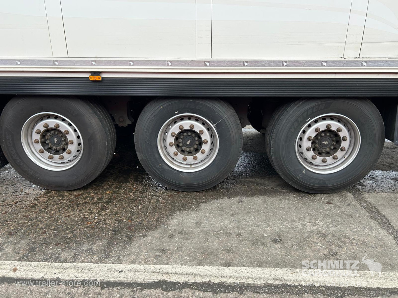 SCHMITZ Reefer Standard - Félpótkocsi hőszigetelt: 4 kép. SCHMITZ Reefer Standard - Félpótkocsi hőszigetelt: 4 kép.