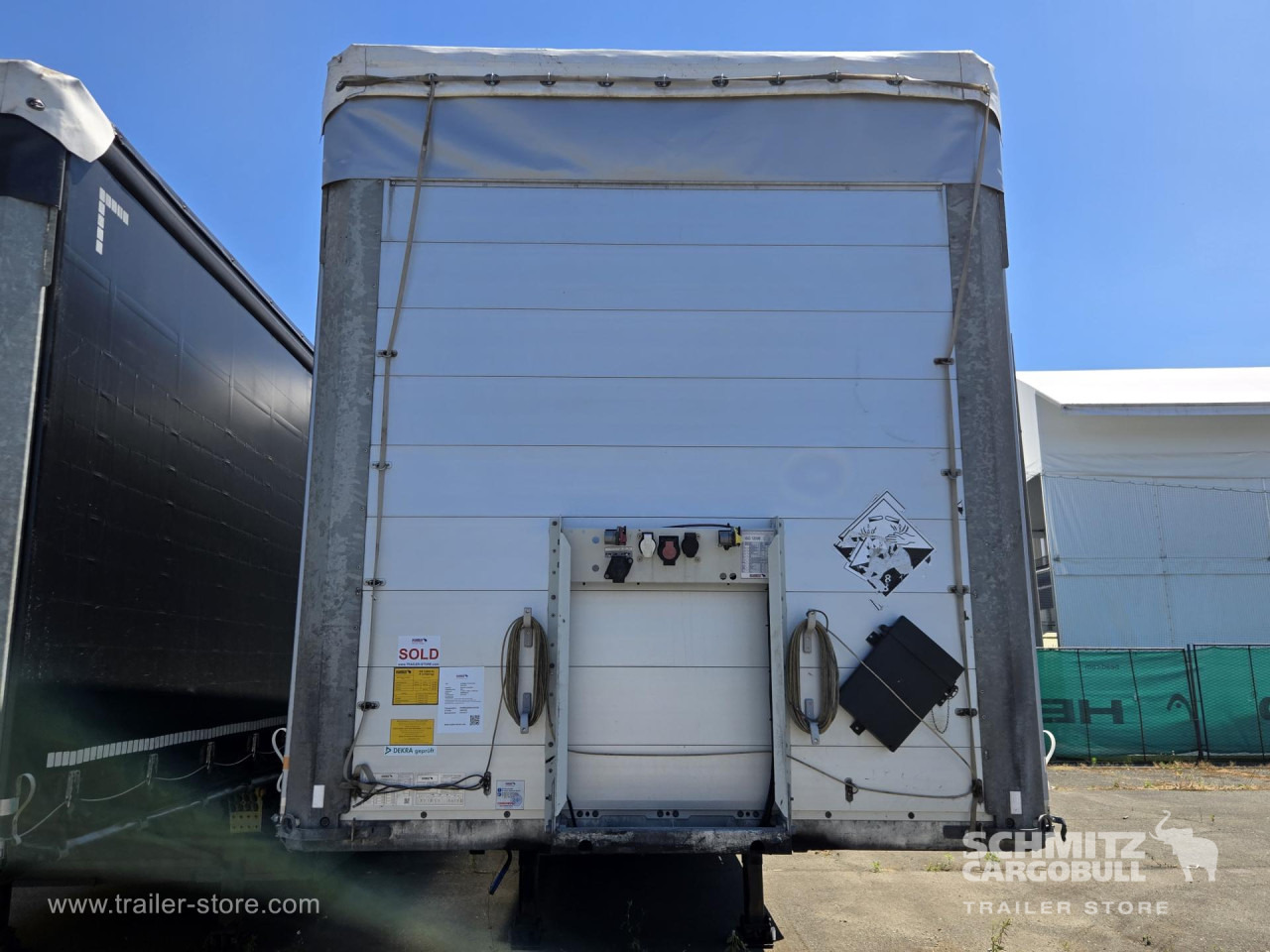 SCHMITZ Curtainsider Standard - Ponyvás félpótkocsi: 4 kép. SCHMITZ Curtainsider Standard - Ponyvás félpótkocsi: 4 kép.