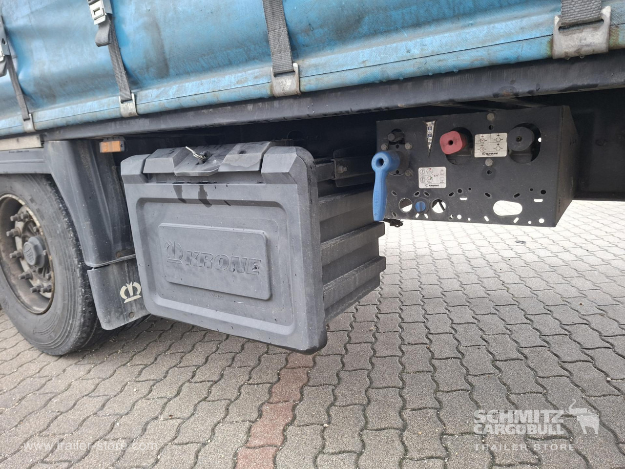 KRONE Curtainsider Mega - Ponyvás félpótkocsi: 5 kép. KRONE Curtainsider Mega - Ponyvás félpótkocsi: 5 kép.