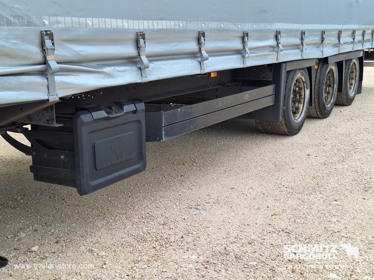 SCHMITZ Curtainsider Mega - Ponyvás félpótkocsi: 5 kép. SCHMITZ Curtainsider Mega - Ponyvás félpótkocsi: 5 kép.
