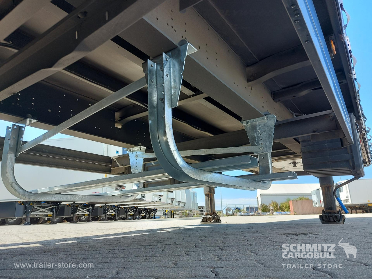 SCHMITZ Curtainsider Mega - Ponyvás félpótkocsi: 4 kép. SCHMITZ Curtainsider Mega - Ponyvás félpótkocsi: 4 kép.