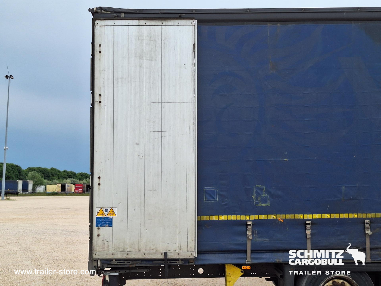 SCHMITZ Curtainsider Mega - Ponyvás félpótkocsi: 3 kép. SCHMITZ Curtainsider Mega - Ponyvás félpótkocsi: 3 kép.