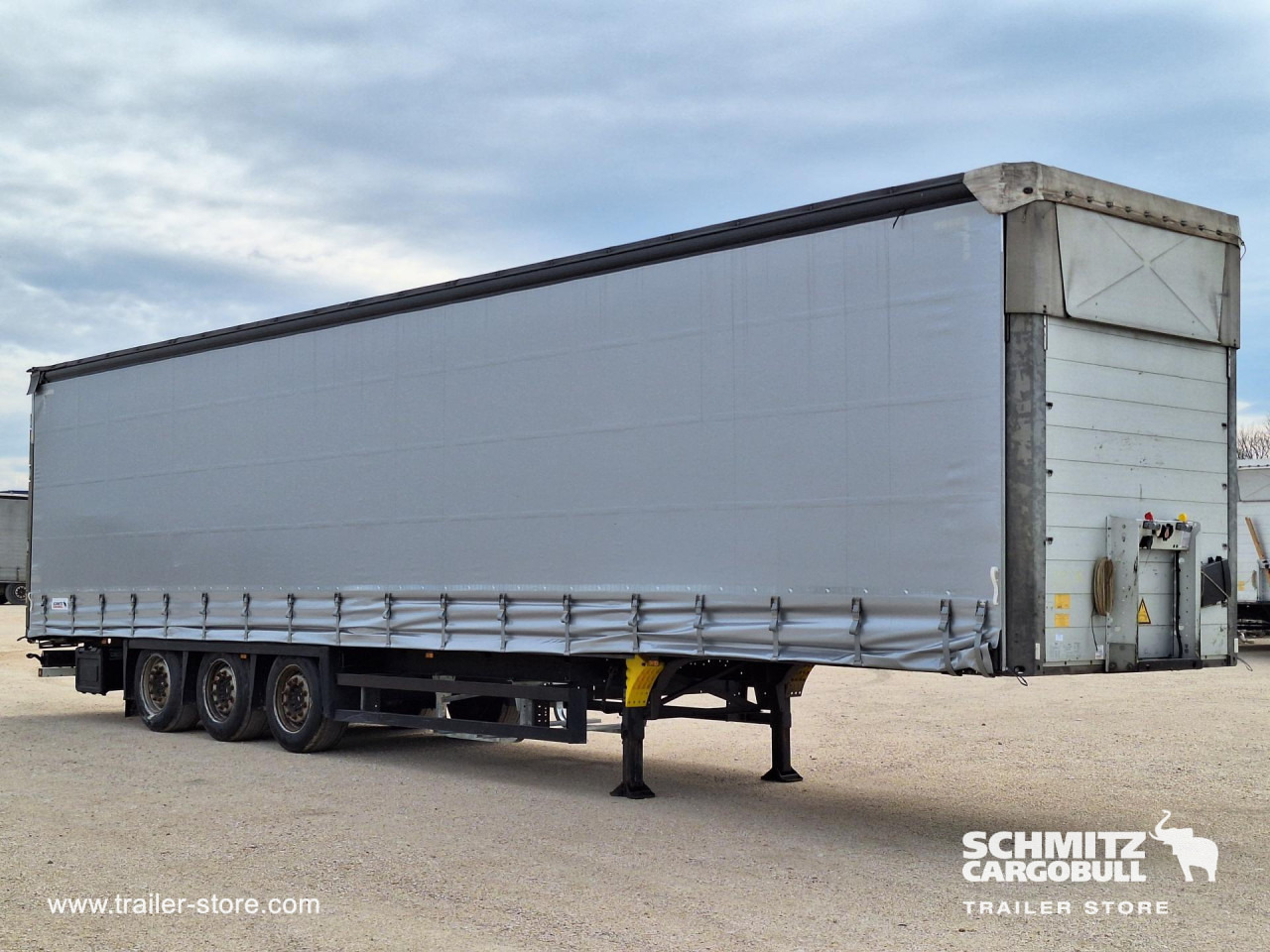 SCHMITZ Curtainsider Mega - Ponyvás félpótkocsi: 4 kép. SCHMITZ Curtainsider Mega - Ponyvás félpótkocsi: 4 kép.