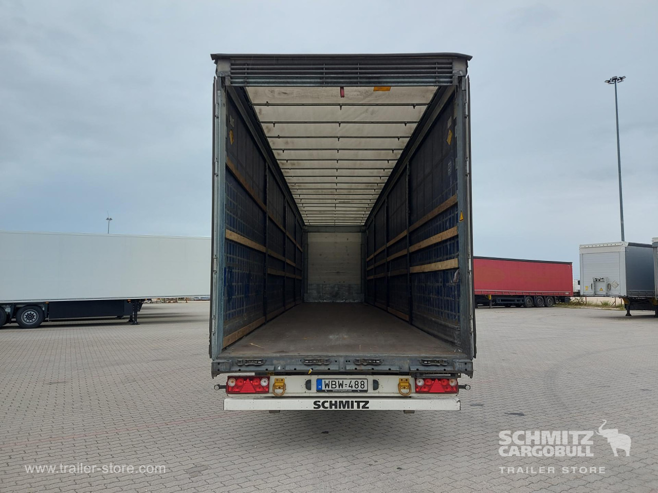 SCHMITZ Curtainsider Mega - Ponyvás félpótkocsi: 3 kép. SCHMITZ Curtainsider Mega - Ponyvás félpótkocsi: 3 kép.