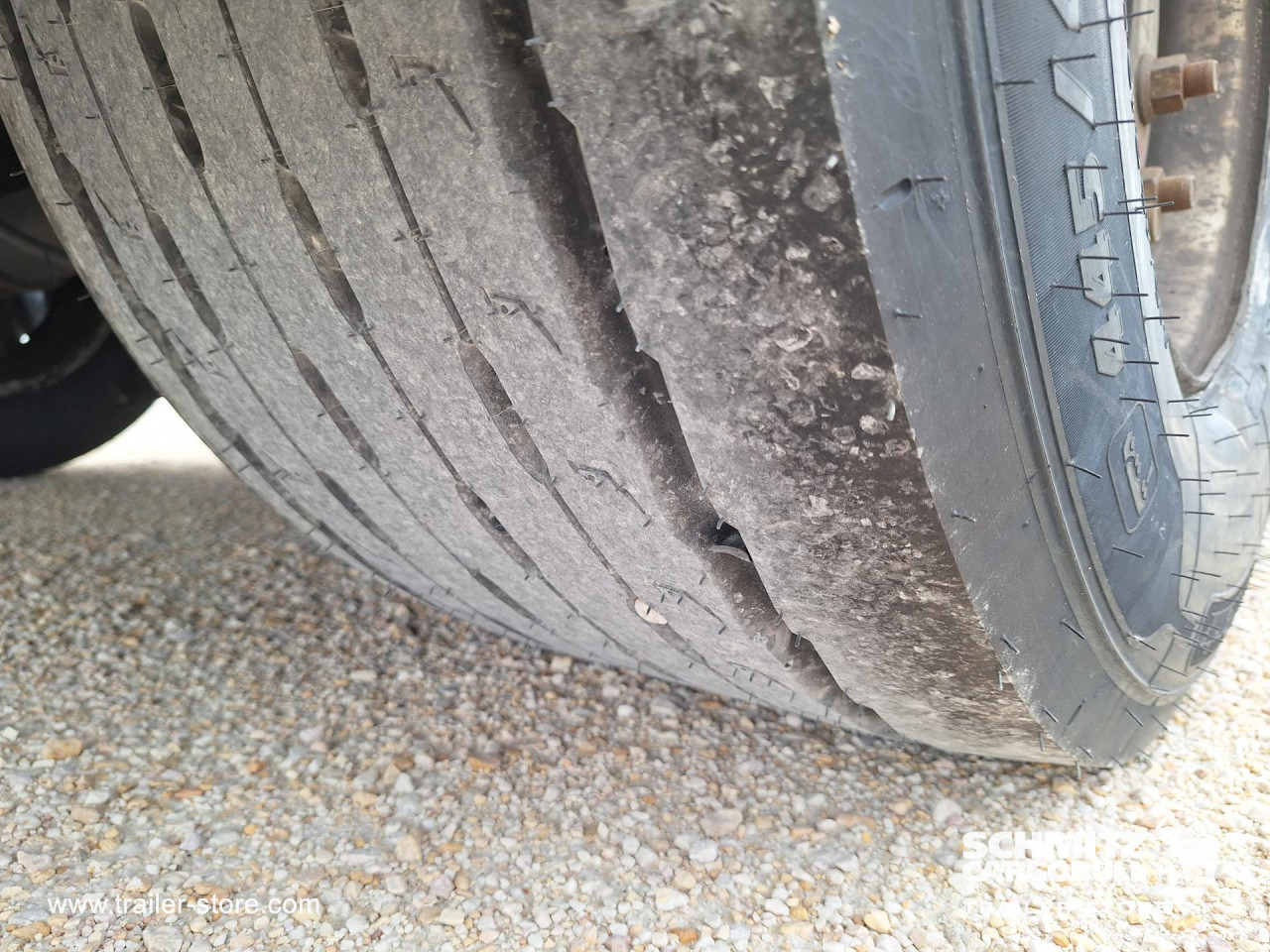 SCHMITZ Curtainsider Mega - Ponyvás félpótkocsi: 3 kép. SCHMITZ Curtainsider Mega - Ponyvás félpótkocsi: 3 kép.