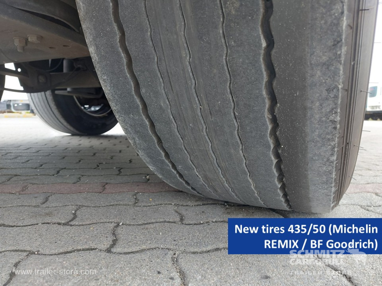 SCHMITZ Curtainsider Mega - Ponyvás félpótkocsi: 2 kép. SCHMITZ Curtainsider Mega - Ponyvás félpótkocsi: 2 kép.