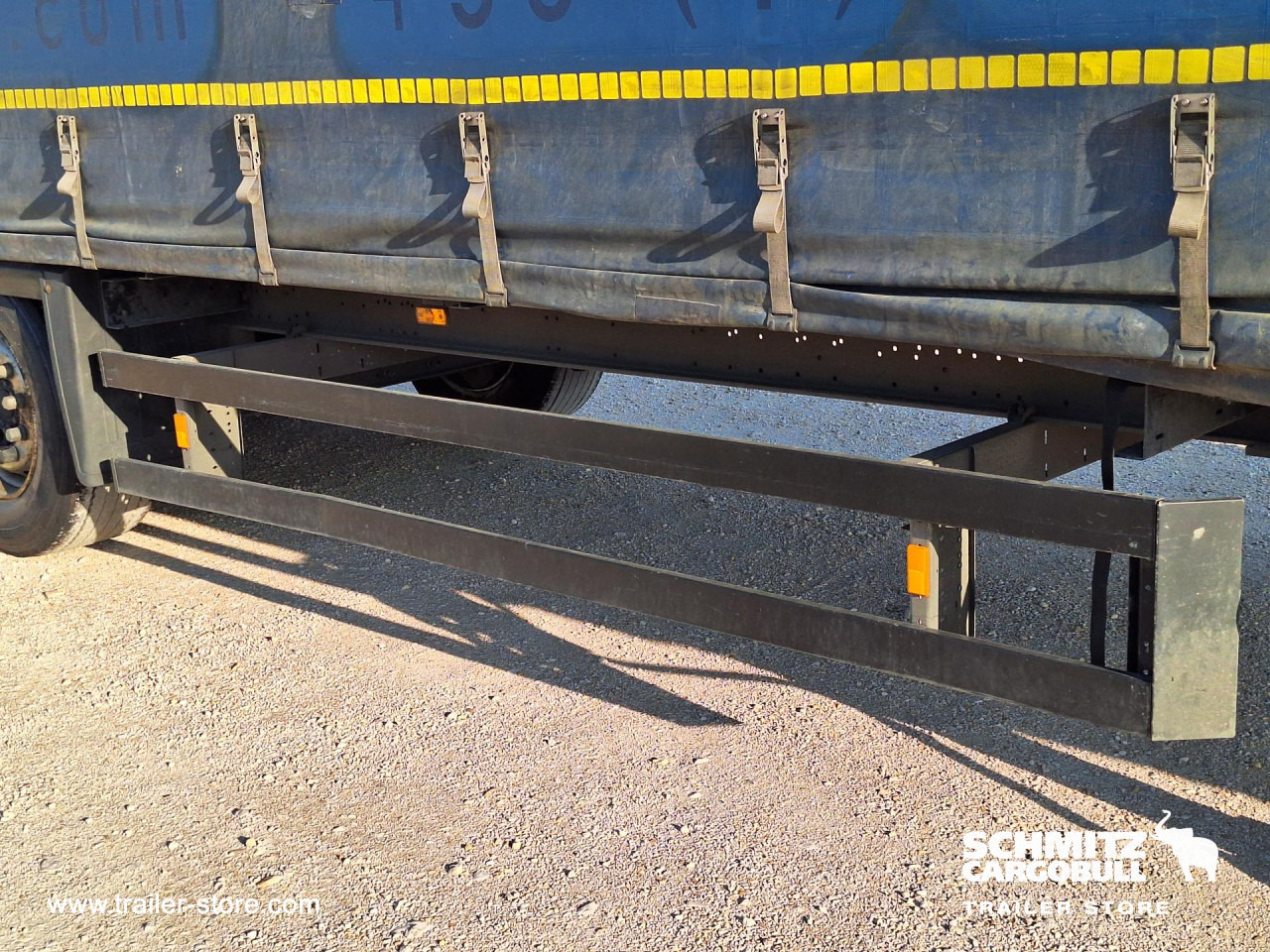 SCHMITZ Curtainsider Mega - Ponyvás félpótkocsi: 3 kép. SCHMITZ Curtainsider Mega - Ponyvás félpótkocsi: 3 kép.