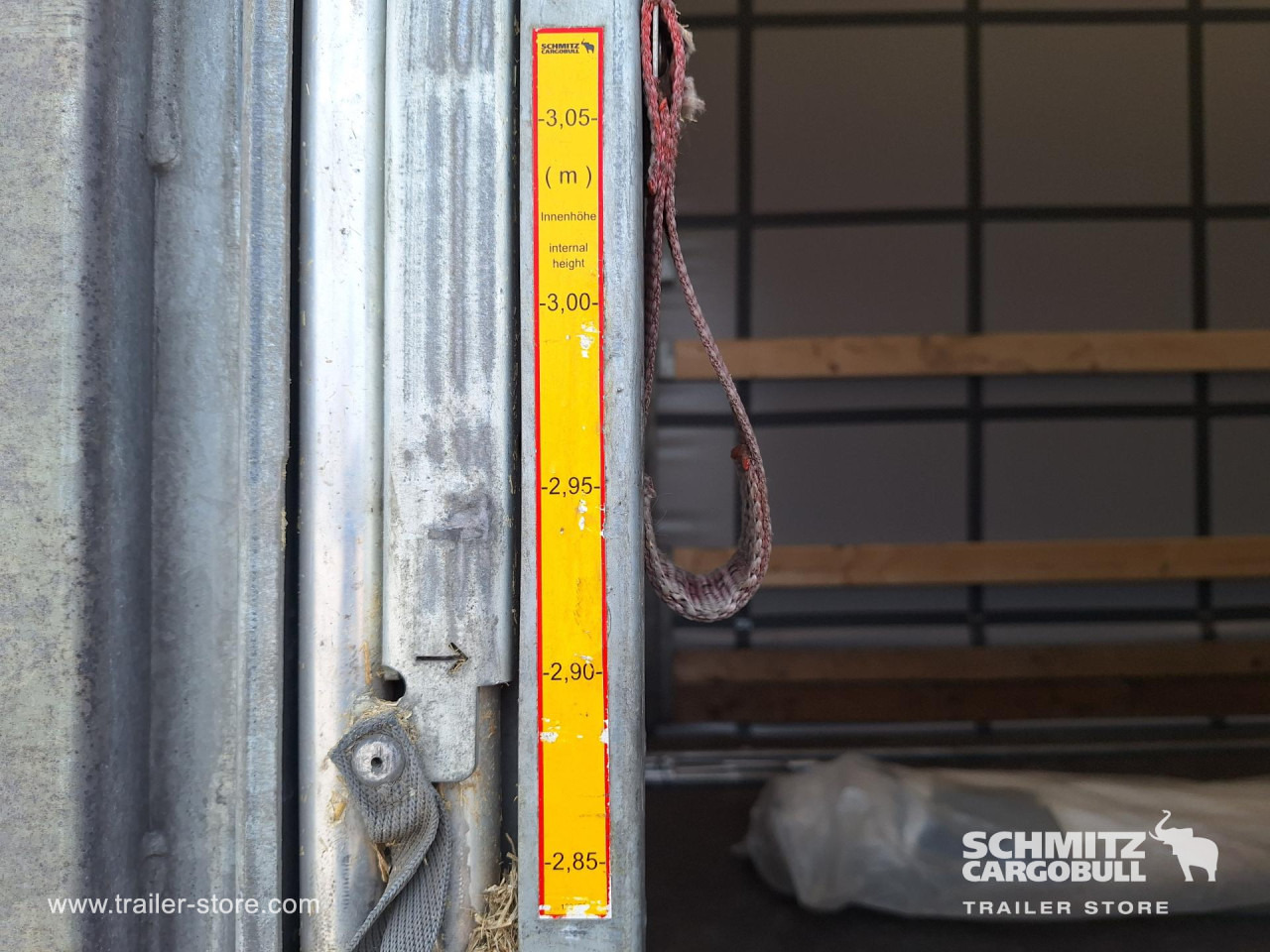 SCHMITZ Curtainsider Mega - Ponyvás félpótkocsi: 4 kép. SCHMITZ Curtainsider Mega - Ponyvás félpótkocsi: 4 kép.