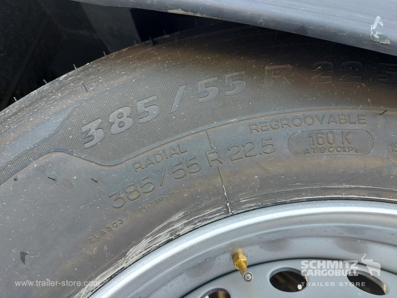 Ponyvás félpótkocsi SCHMITZ Curtainsider Mega: 12 kép. Ponyvás félpótkocsi SCHMITZ Curtainsider Mega: 12 kép.