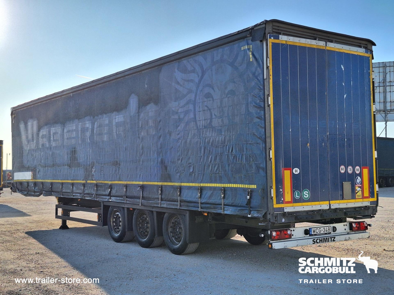 SCHMITZ Curtainsider Mega - Ponyvás félpótkocsi: 1 kép. SCHMITZ Curtainsider Mega - Ponyvás félpótkocsi: 1 kép.