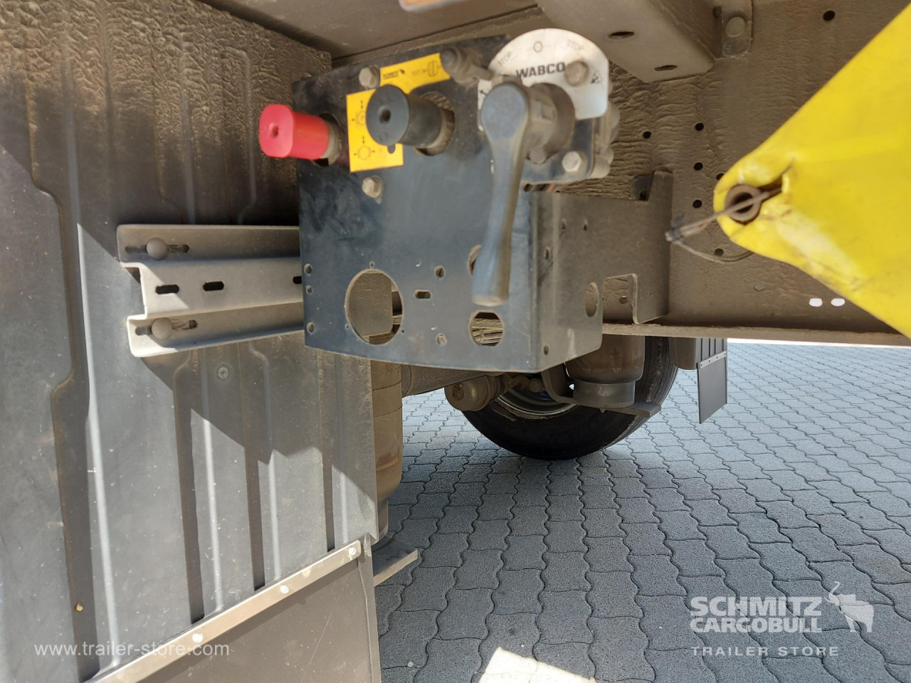 SCHMITZ Curtainsider Mega - Ponyvás félpótkocsi: 3 kép. SCHMITZ Curtainsider Mega - Ponyvás félpótkocsi: 3 kép.