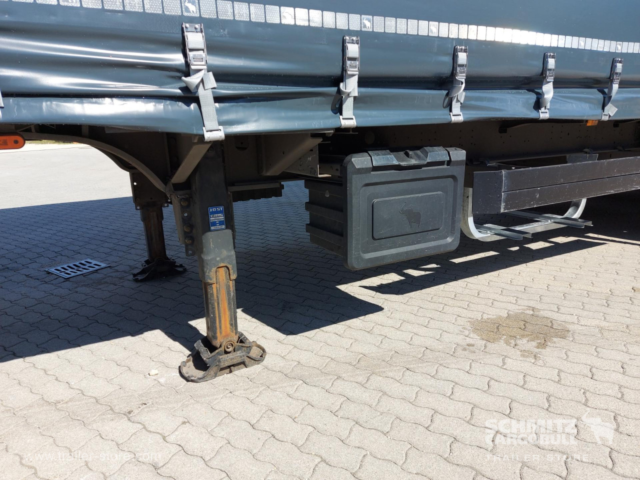 SCHMITZ Curtainsider Mega - Ponyvás félpótkocsi: 2 kép. SCHMITZ Curtainsider Mega - Ponyvás félpótkocsi: 2 kép.