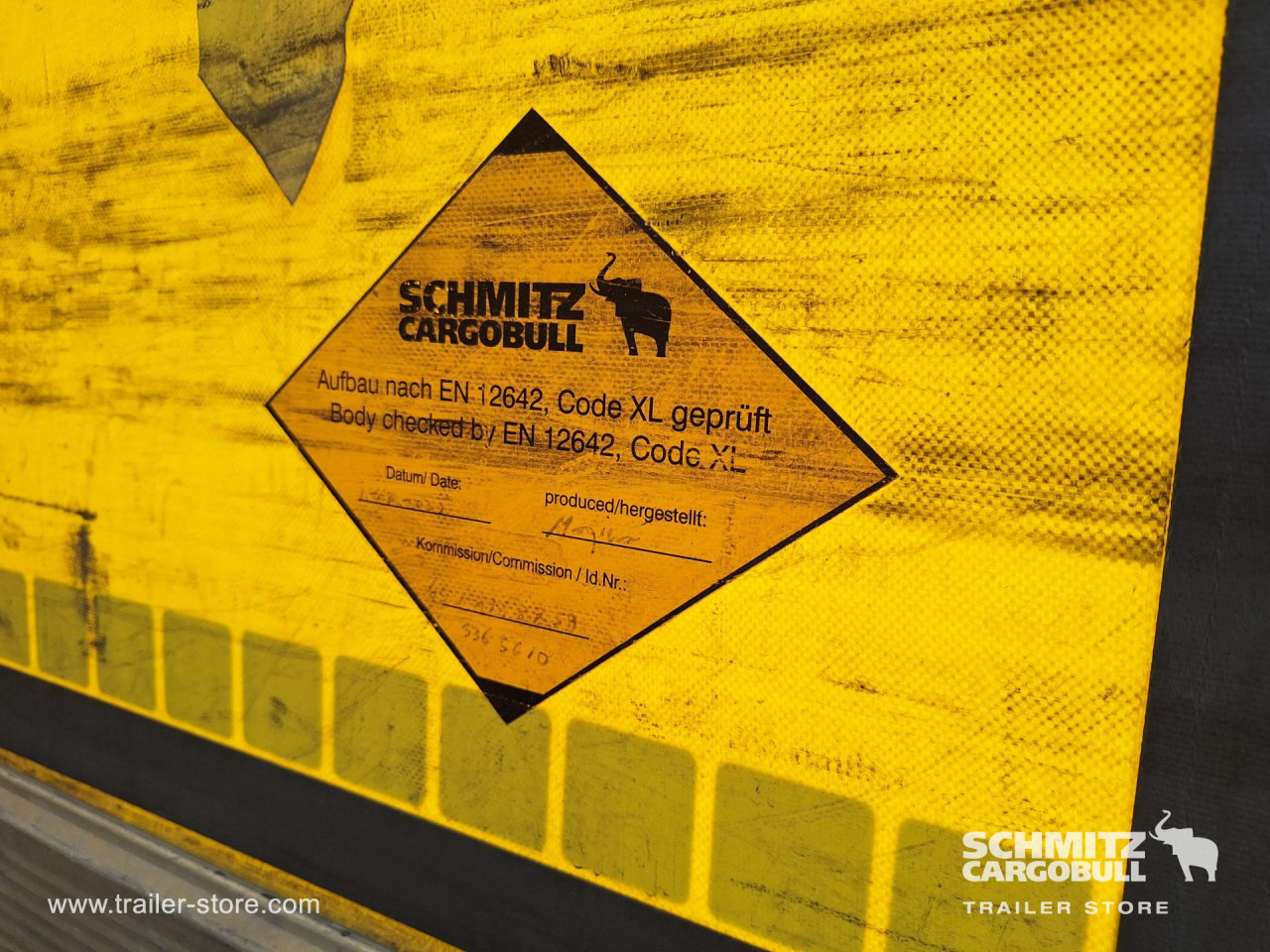 SCHMITZ Curtainsider Standard - Ponyvás félpótkocsi: 2 kép. SCHMITZ Curtainsider Standard - Ponyvás félpótkocsi: 2 kép.