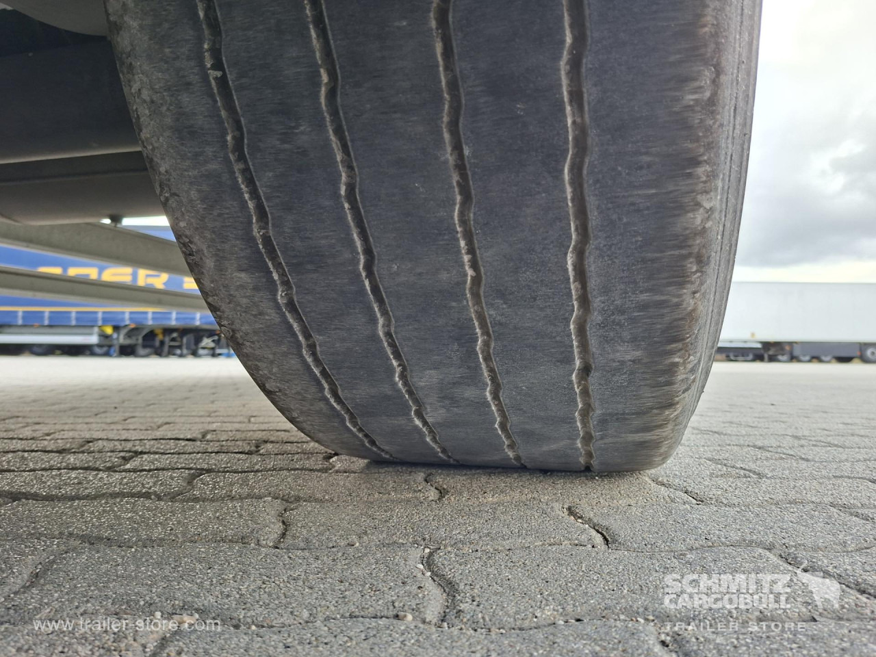 SCHMITZ Reefer Multitemp - Félpótkocsi hőszigetelt: 5 kép. SCHMITZ Reefer Multitemp - Félpótkocsi hőszigetelt: 5 kép.