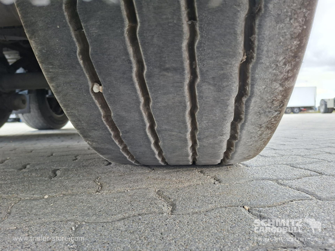 SCHMITZ Reefer Multitemp - Félpótkocsi hőszigetelt: 3 kép. SCHMITZ Reefer Multitemp - Félpótkocsi hőszigetelt: 3 kép.