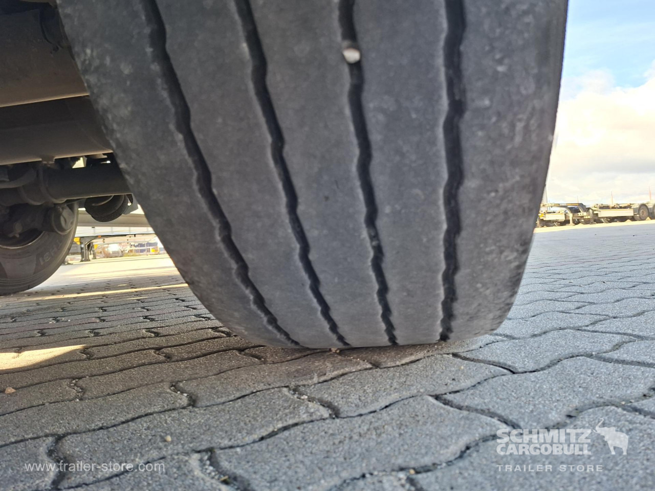 SCHMITZ Reefer Multitemp - Félpótkocsi hőszigetelt: 3 kép. SCHMITZ Reefer Multitemp - Félpótkocsi hőszigetelt: 3 kép.