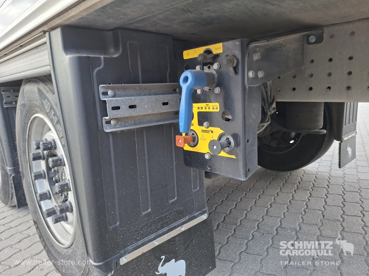 SCHMITZ Reefer Multitemp - Félpótkocsi hőszigetelt: 3 kép. SCHMITZ Reefer Multitemp - Félpótkocsi hőszigetelt: 3 kép.