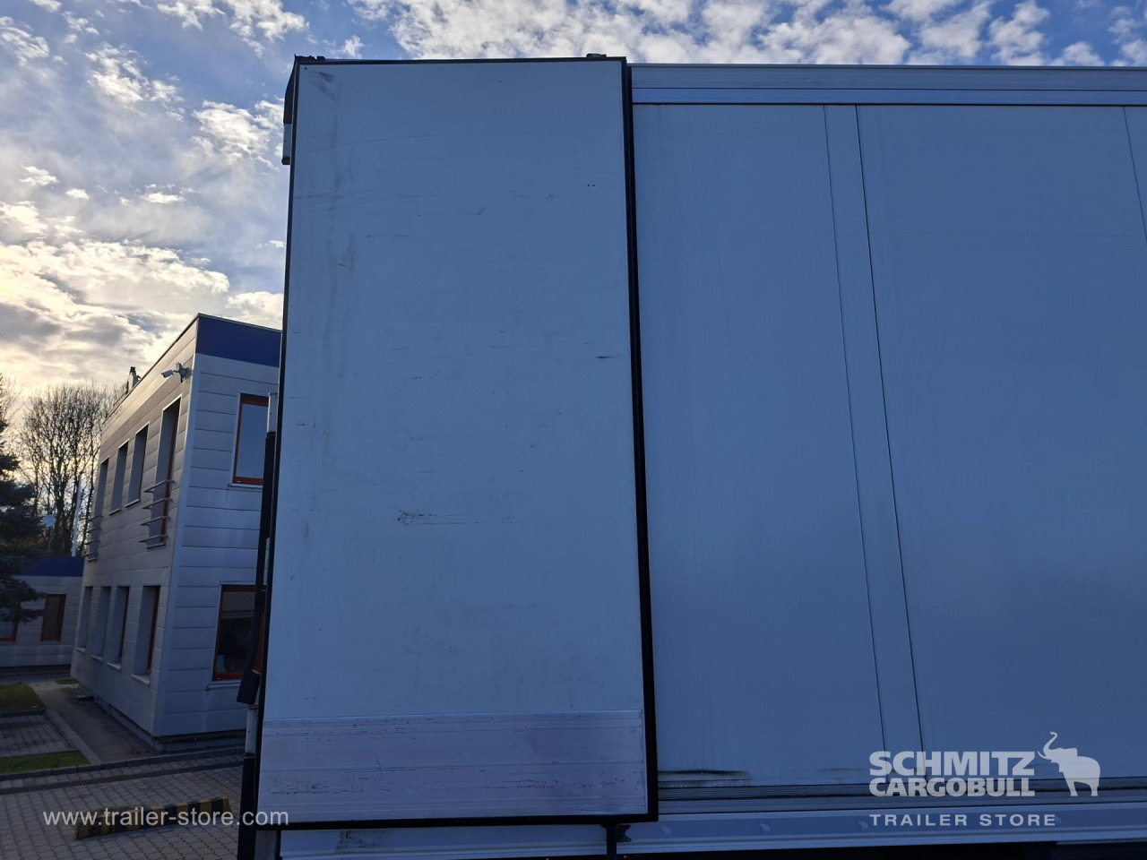 SCHMITZ Reefer Multitemp - Félpótkocsi hőszigetelt: 2 kép. SCHMITZ Reefer Multitemp - Félpótkocsi hőszigetelt: 2 kép.