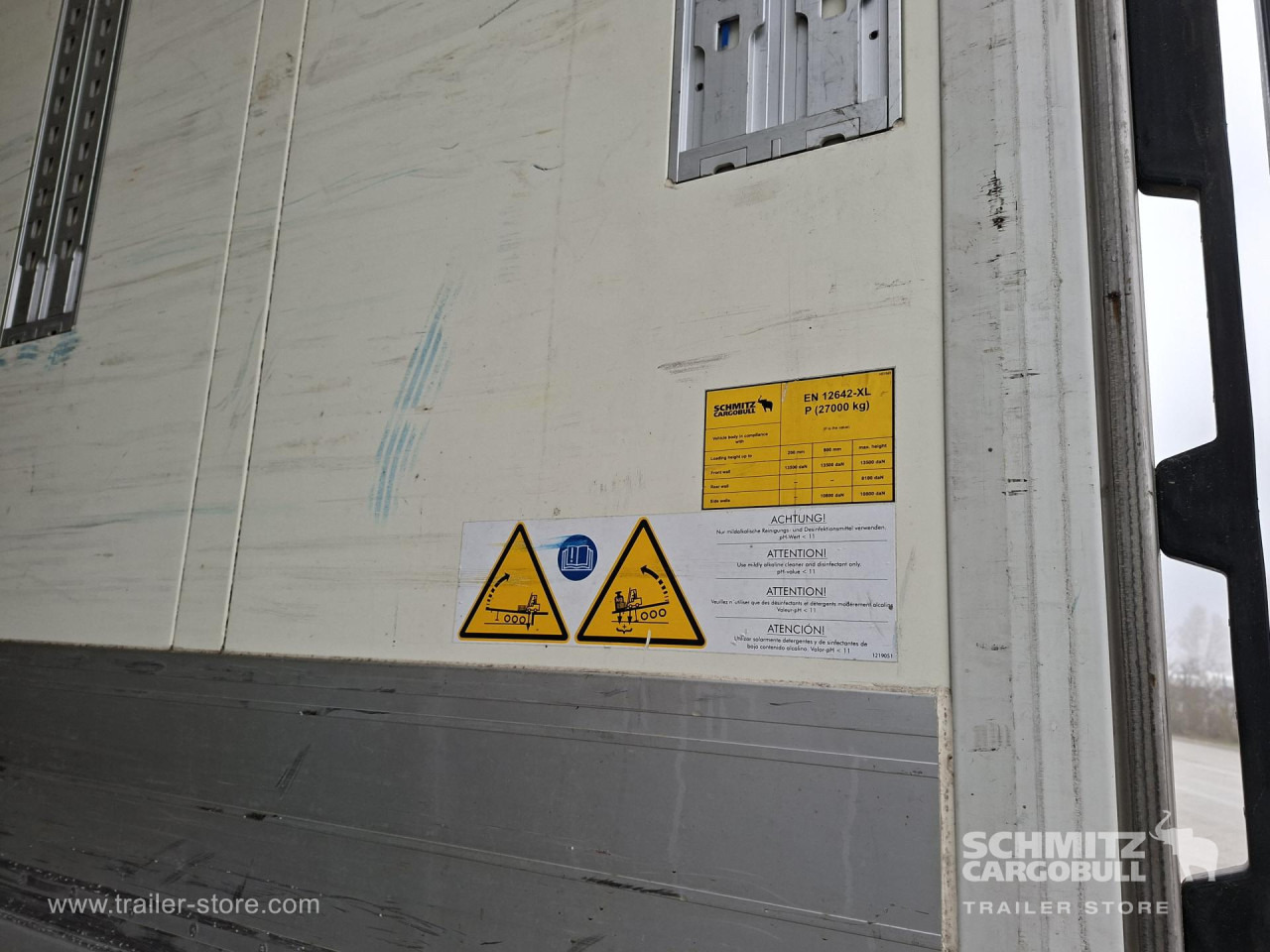 SCHMITZ Reefer Standard Double deck - Félpótkocsi hőszigetelt: 2 kép. SCHMITZ Reefer Standard Double deck - Félpótkocsi hőszigetelt: 2 kép.
