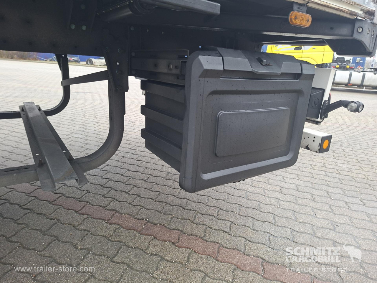 SCHMITZ Reefer Standard Double deck - Félpótkocsi hőszigetelt: 2 kép. SCHMITZ Reefer Standard Double deck - Félpótkocsi hőszigetelt: 2 kép.