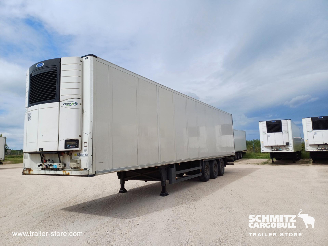 SCHMITZ Reefer Standard - Félpótkocsi hőszigetelt: 1 kép. SCHMITZ Reefer Standard - Félpótkocsi hőszigetelt: 1 kép.