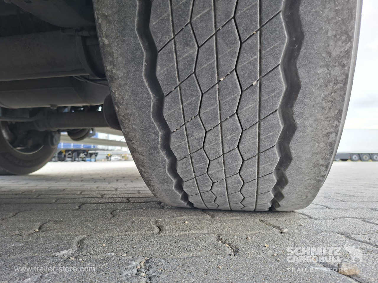 SCHMITZ Reefer Standard - Félpótkocsi hőszigetelt: 4 kép. SCHMITZ Reefer Standard - Félpótkocsi hőszigetelt: 4 kép.