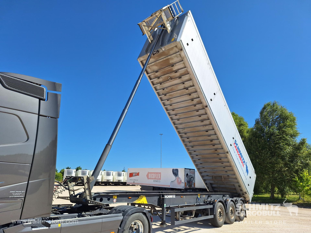 SCHMITZ Tipper Alu-square sided body 54m³ - Félpótkocsi billenőplatós: 4 kép. SCHMITZ Tipper Alu-square sided body 54m³ - Félpótkocsi billenőplatós: 4 kép.