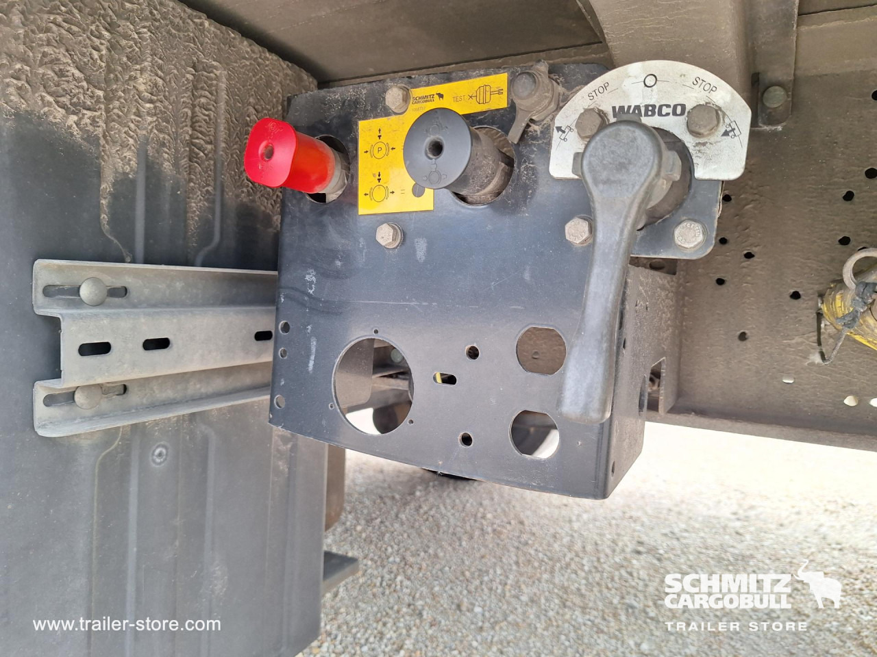 SCHMITZ Tolóponyva Mega - Ponyvás félpótkocsi: 3 kép. SCHMITZ Tolóponyva Mega - Ponyvás félpótkocsi: 3 kép.