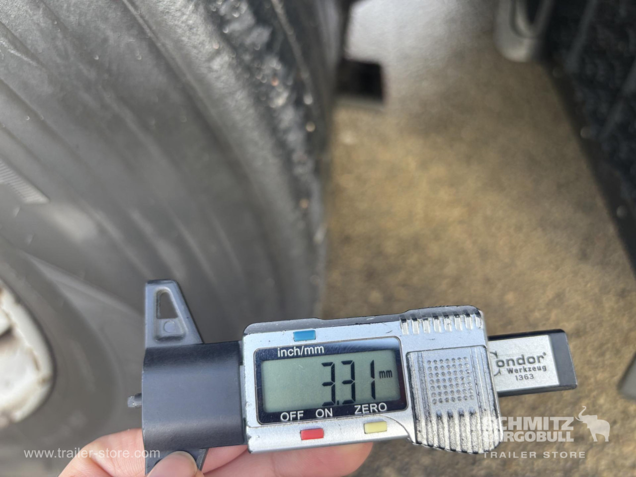 SCHMITZ Curtainsider Mega - Ponyvás félpótkocsi: 4 kép. SCHMITZ Curtainsider Mega - Ponyvás félpótkocsi: 4 kép.