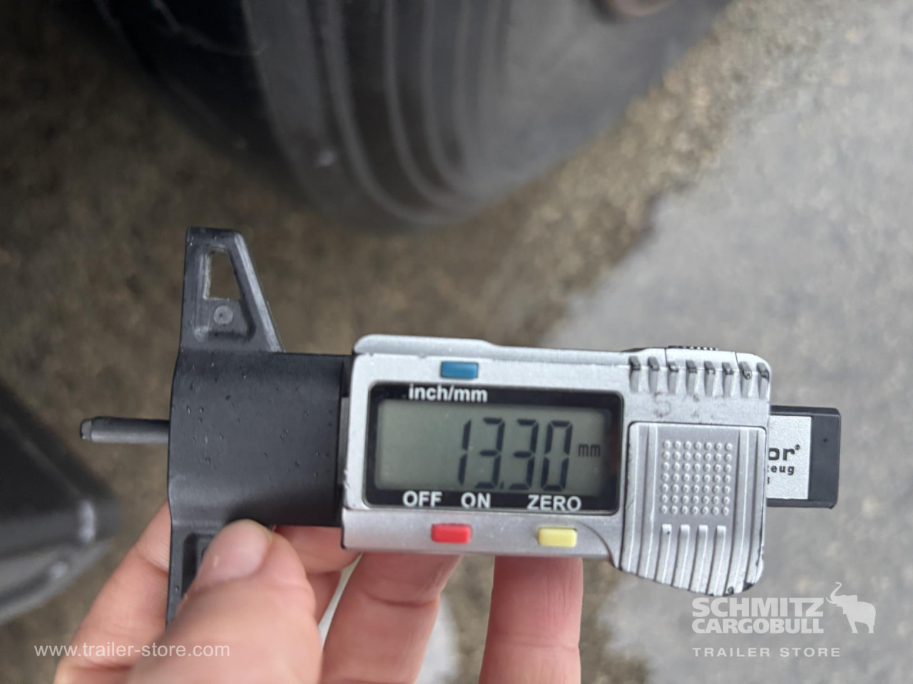 SCHMITZ Curtainsider Mega - Ponyvás félpótkocsi: 2 kép. SCHMITZ Curtainsider Mega - Ponyvás félpótkocsi: 2 kép.