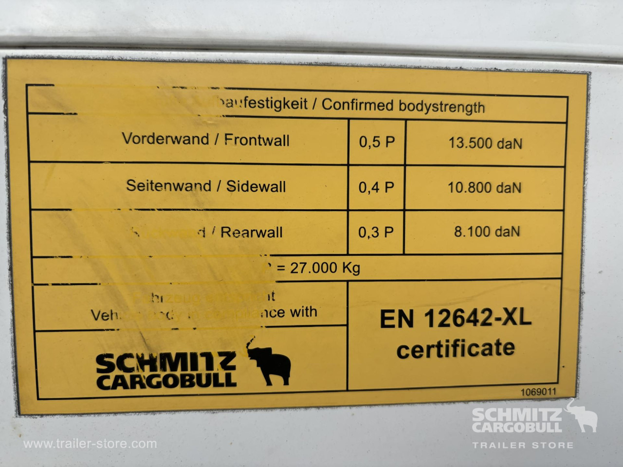 SCHMITZ Curtainsider Mega - Ponyvás félpótkocsi: 3 kép. SCHMITZ Curtainsider Mega - Ponyvás félpótkocsi: 3 kép.