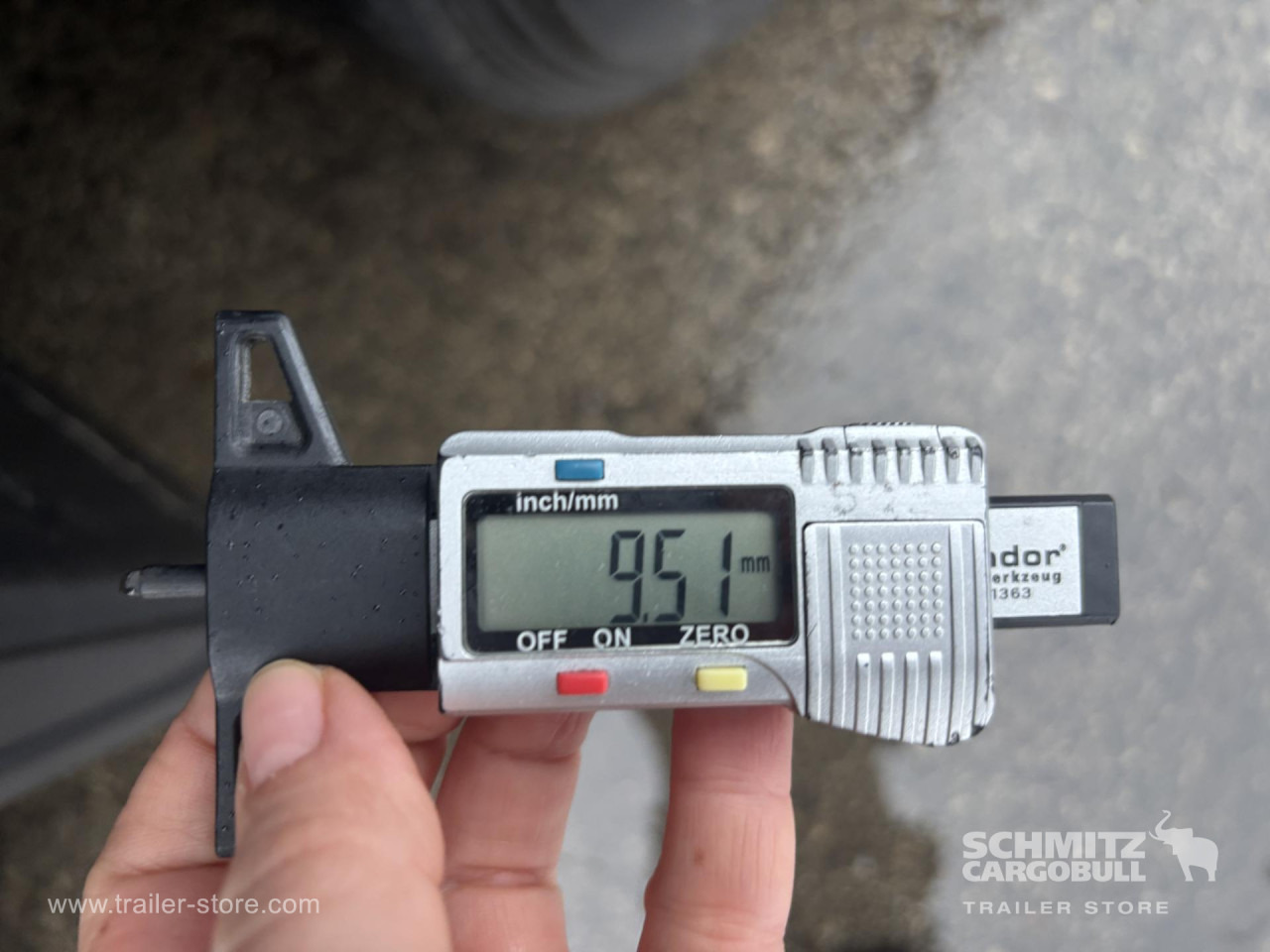 SCHMITZ Curtainsider Mega - Ponyvás félpótkocsi: 3 kép. SCHMITZ Curtainsider Mega - Ponyvás félpótkocsi: 3 kép.