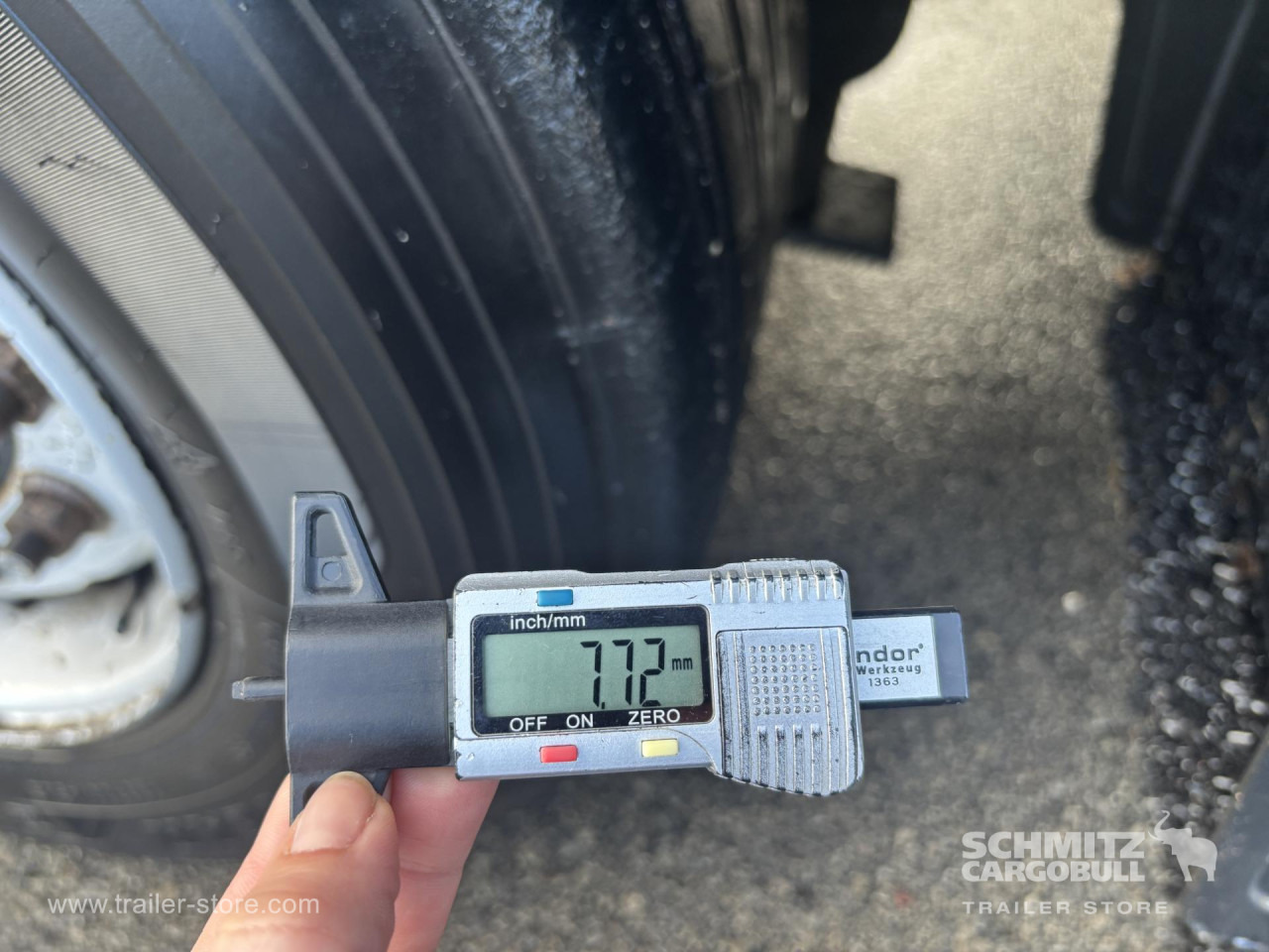 SCHMITZ Curtainsider Mega - Ponyvás félpótkocsi: 4 kép. SCHMITZ Curtainsider Mega - Ponyvás félpótkocsi: 4 kép.