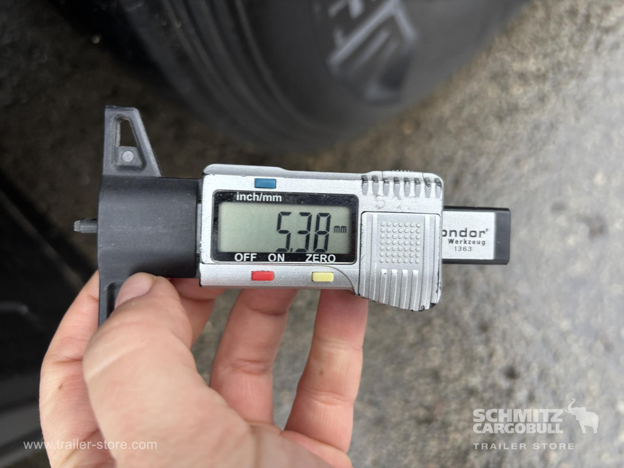 SCHMITZ Curtainsider Mega - Ponyvás félpótkocsi: 3 kép. SCHMITZ Curtainsider Mega - Ponyvás félpótkocsi: 3 kép.