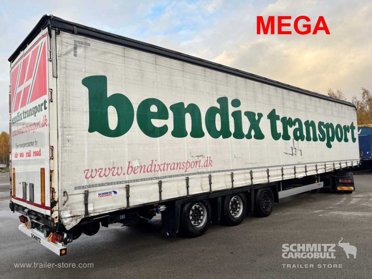 SCHMITZ Curtainsider Mega - Ponyvás félpótkocsi: 1 kép. SCHMITZ Curtainsider Mega - Ponyvás félpótkocsi: 1 kép.