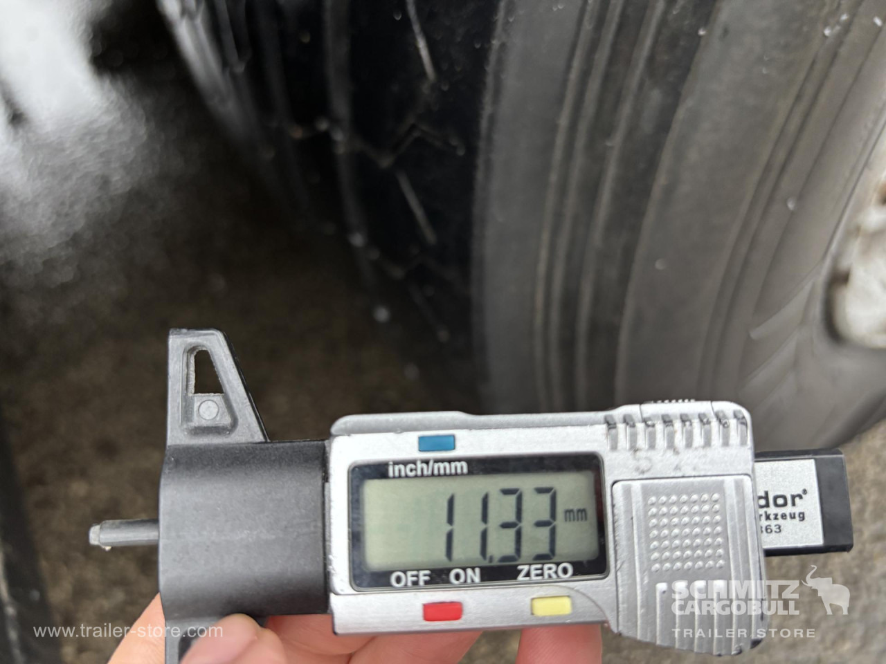 SCHMITZ Curtainsider Mega - Ponyvás félpótkocsi: 2 kép. SCHMITZ Curtainsider Mega - Ponyvás félpótkocsi: 2 kép.