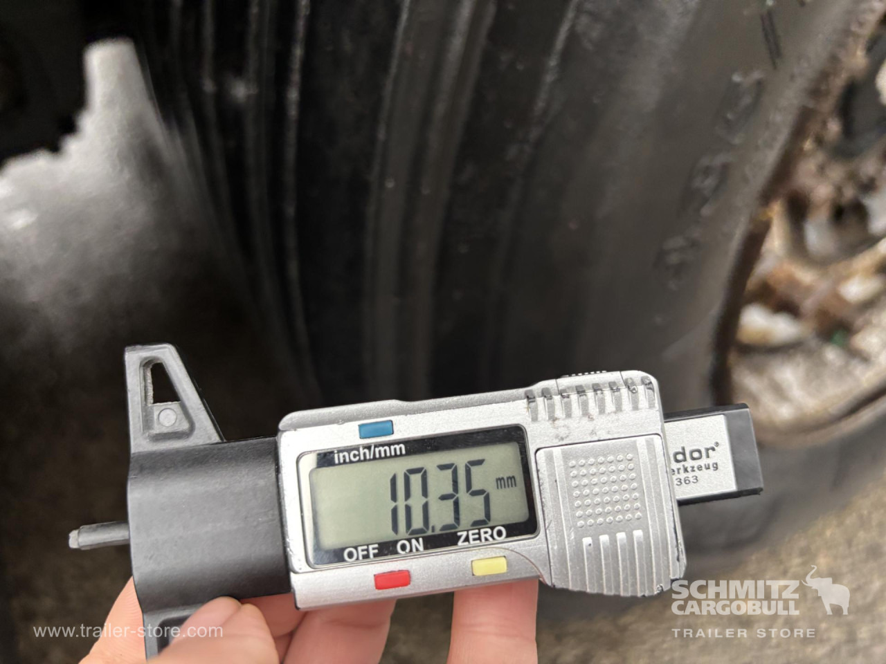 SCHMITZ Curtainsider Mega - Ponyvás félpótkocsi: 2 kép. SCHMITZ Curtainsider Mega - Ponyvás félpótkocsi: 2 kép.