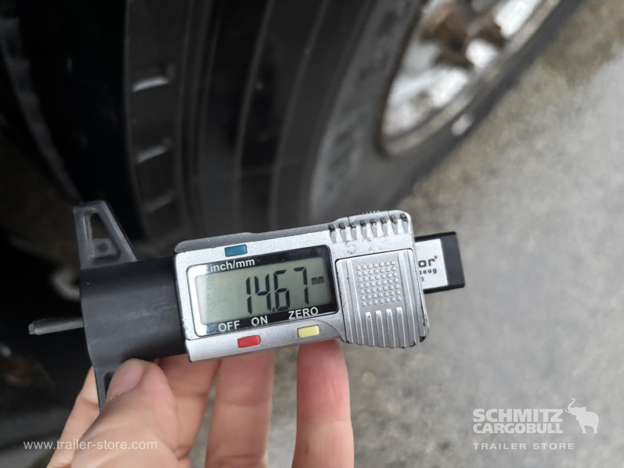 SCHMITZ Curtainsider Standard - Ponyvás félpótkocsi: 4 kép. SCHMITZ Curtainsider Standard - Ponyvás félpótkocsi: 4 kép.