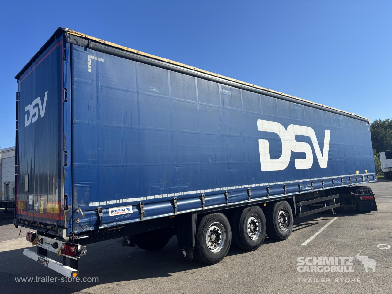 SCHMITZ Curtainsider Standard - Ponyvás félpótkocsi: 1 kép. SCHMITZ Curtainsider Standard - Ponyvás félpótkocsi: 1 kép.