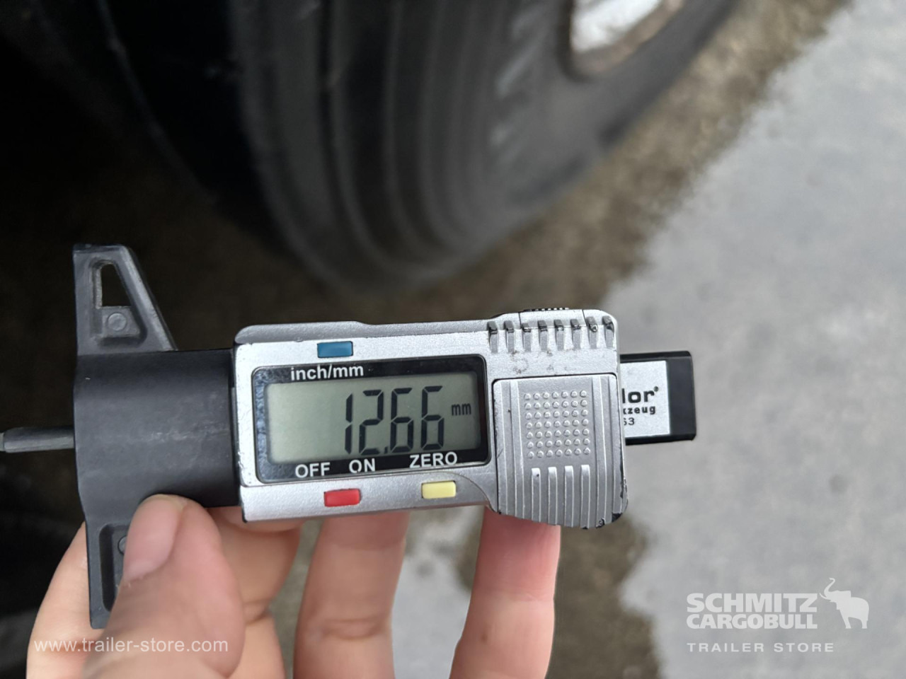 SCHMITZ Curtainsider Standard - Ponyvás félpótkocsi: 5 kép. SCHMITZ Curtainsider Standard - Ponyvás félpótkocsi: 5 kép.