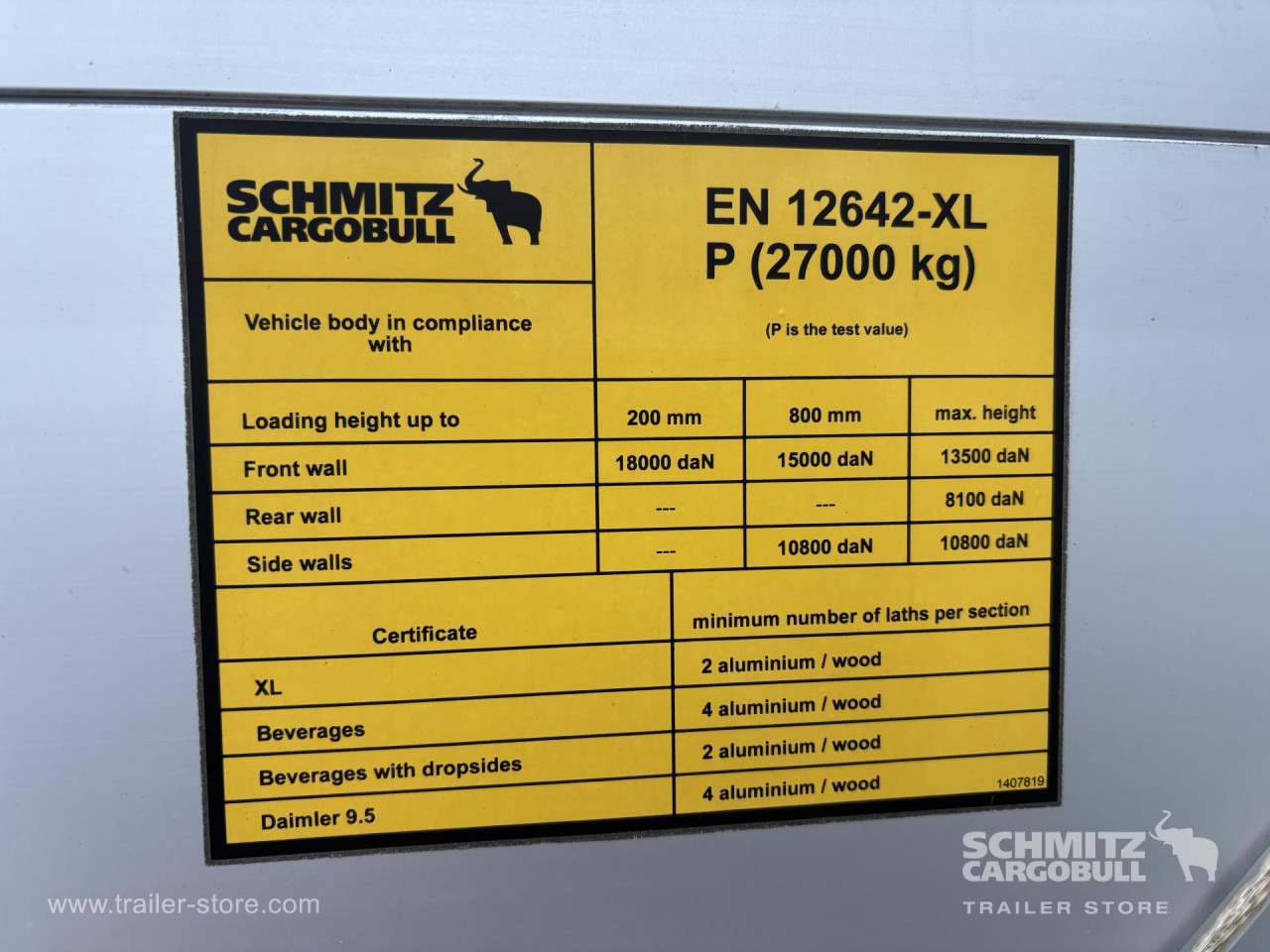 SCHMITZ Curtainsider Standard - Ponyvás félpótkocsi: 2 kép. SCHMITZ Curtainsider Standard - Ponyvás félpótkocsi: 2 kép.