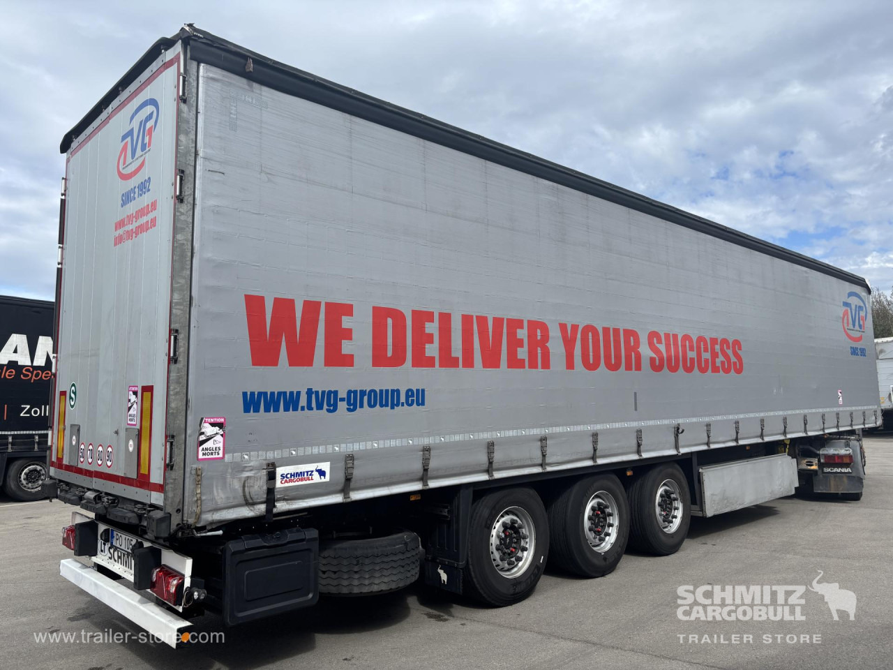 SCHMITZ Curtainsider Standard - Ponyvás félpótkocsi: 1 kép. SCHMITZ Curtainsider Standard - Ponyvás félpótkocsi: 1 kép.