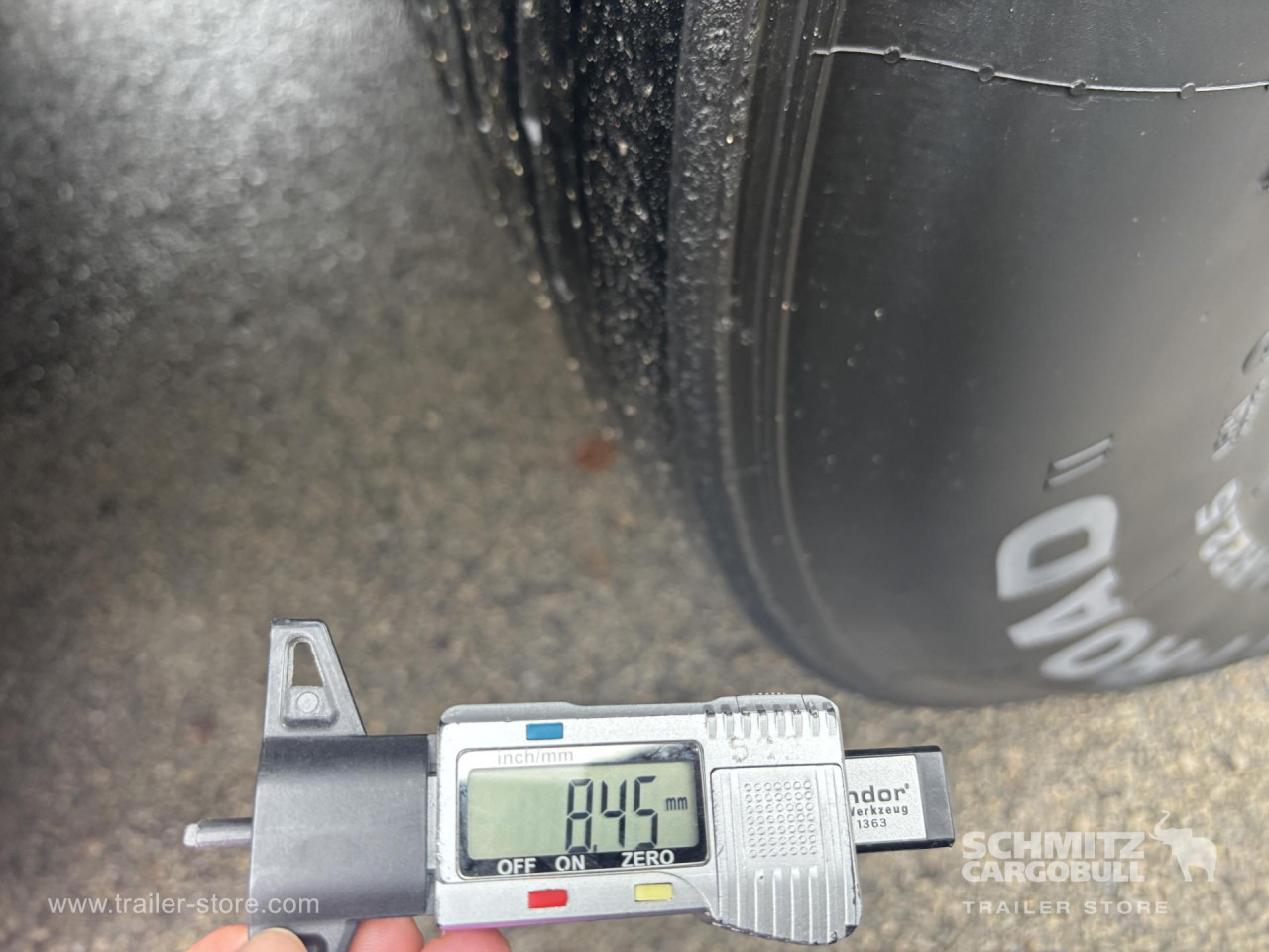 SCHMITZ Curtainsider Standard - Ponyvás félpótkocsi: 3 kép. SCHMITZ Curtainsider Standard - Ponyvás félpótkocsi: 3 kép.