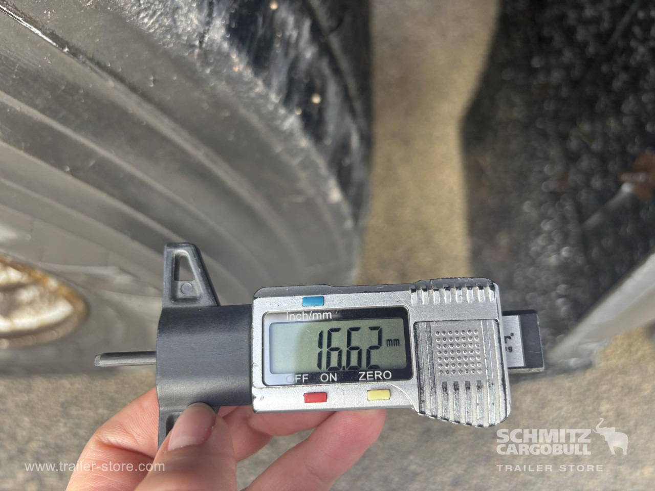 SCHMITZ Curtainsider Standard - Ponyvás félpótkocsi: 3 kép. SCHMITZ Curtainsider Standard - Ponyvás félpótkocsi: 3 kép.