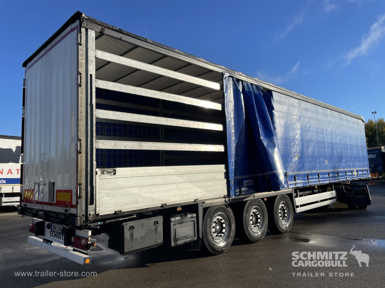 SCHMITZ Curtainsider Standard - Ponyvás félpótkocsi: 1 kép. SCHMITZ Curtainsider Standard - Ponyvás félpótkocsi: 1 kép.
