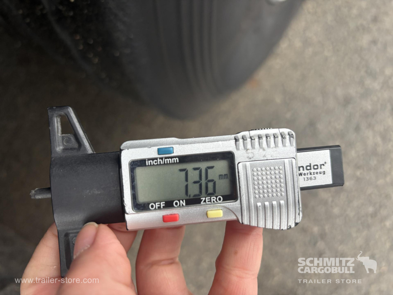 SCHMITZ Curtainsider Standard - Ponyvás félpótkocsi: 4 kép. SCHMITZ Curtainsider Standard - Ponyvás félpótkocsi: 4 kép.